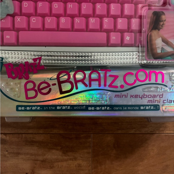 NWT Bratz Be-Bratz.com Mini Keyboard - Picture 2 of 7